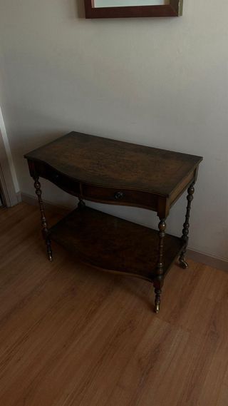Mesa auxiliar madera raíz estilo clásico 