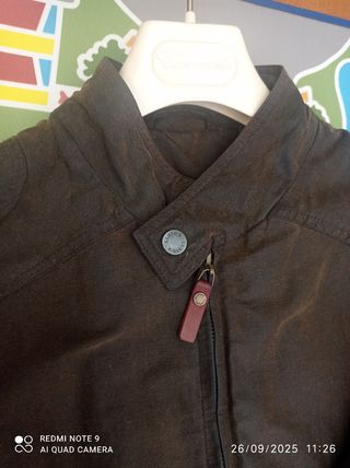 Cazadora bomber hombre caqui encerada