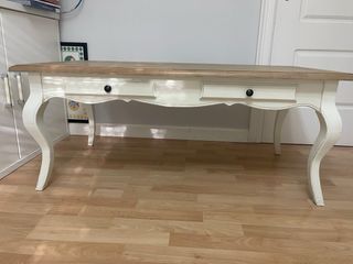 Mesas madera blanca y marrón 