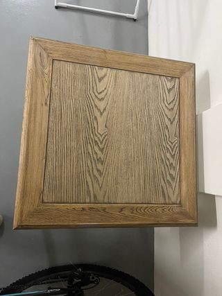 Mesas madera blanca y marrón 
