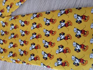 Corbata amarilla con estampado de Mickey Mouse