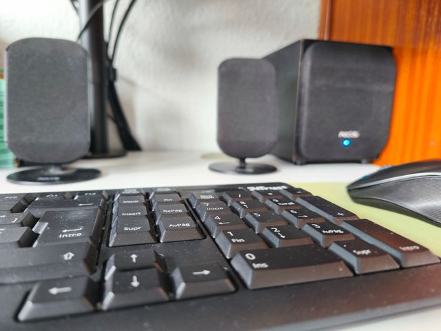 Mini PC HP Sobremesa completo, dos monitores. 