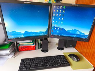 Mini PC HP Sobremesa completo, dos monitores. 