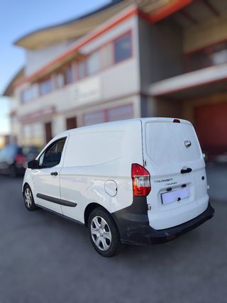 Ford Transit Courier 2021