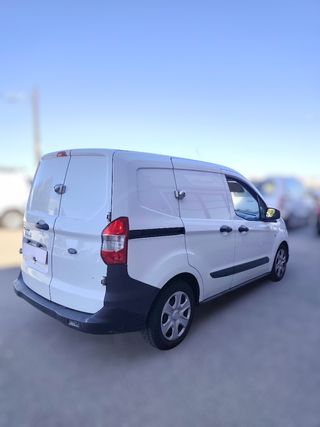 Ford Transit Courier 2021