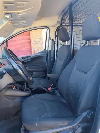 Ford Transit Courier 2021