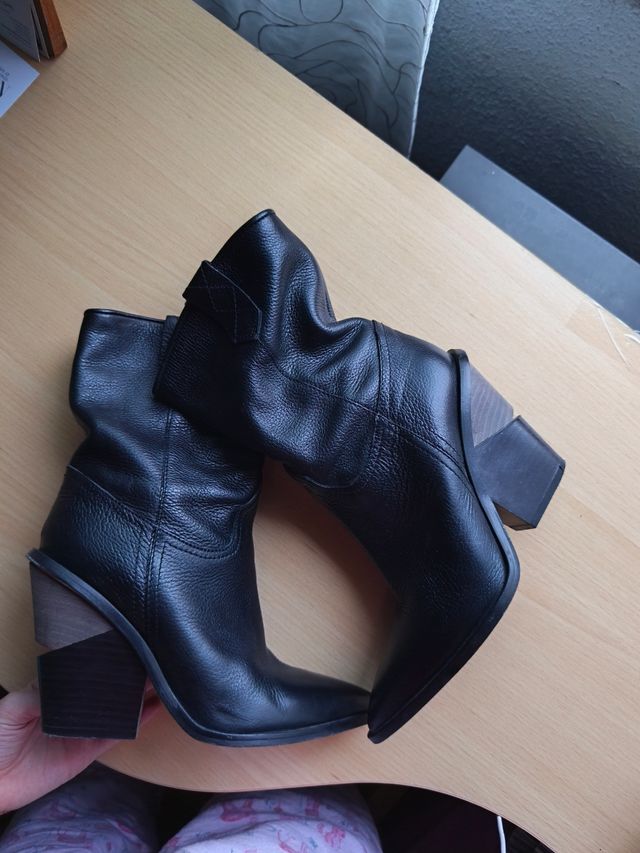 Botas cowboy piel negras tacón madera efecto