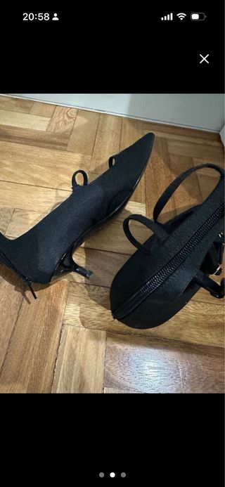 Zapatos planos negros con tiras