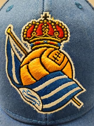 Gorra Oficial Real Sociedad Macron Azul y Negro