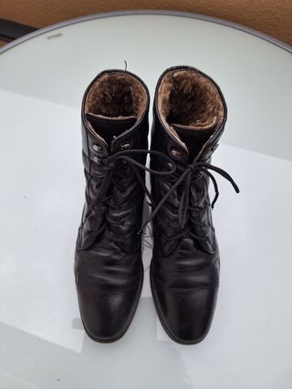 Botines de piel negros