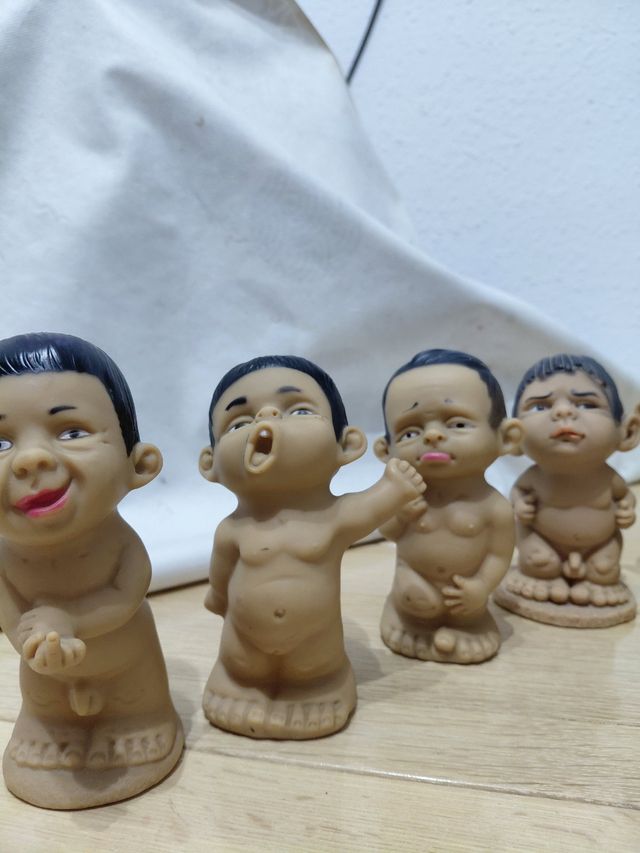 Figure in gomma per bambini con gesti vintage