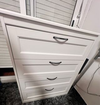 Cómoda blanca de Ikea.