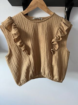 Top Pull&Bear camel volantes talla XS
