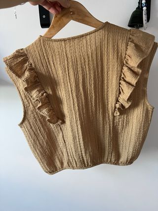 Top Pull&Bear camel volantes talla XS