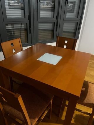 Mueble de salón madera y mesa comedor con 4sillas