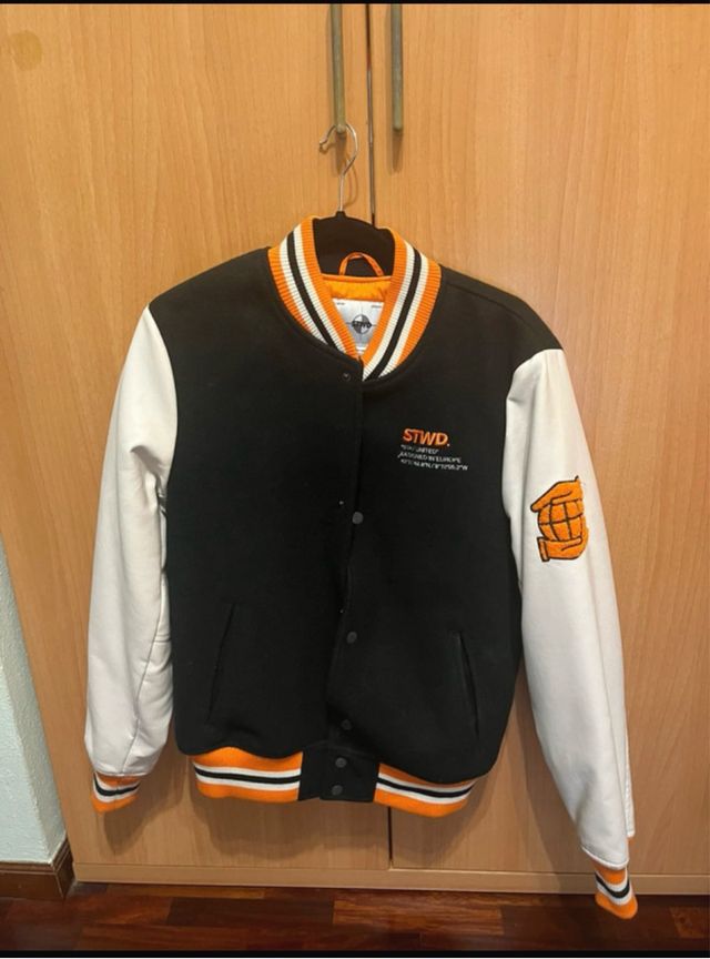 Chaqueta Streetwear Department Negra y Blanca