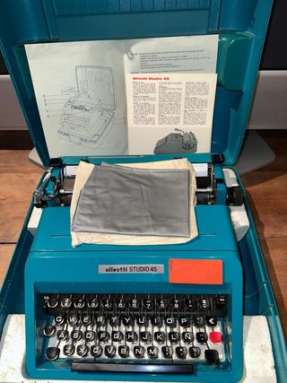 Máquina de escribir Olivetti Studio 45