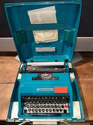 Máquina de escribir Olivetti Studio 45