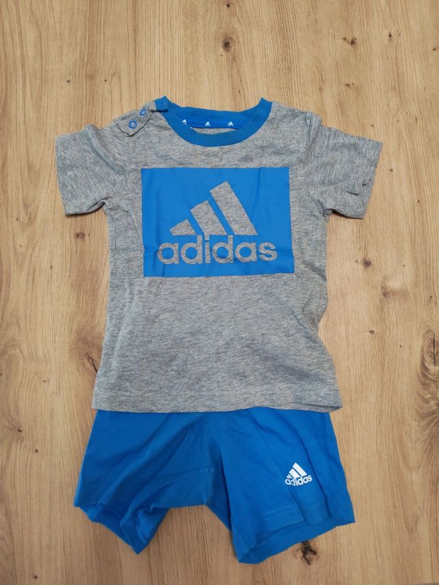 Conjunto Adidas niño gris y azul