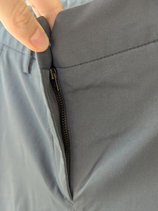 Pantalón de uniforme gris