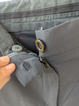 Pantalón de uniforme gris