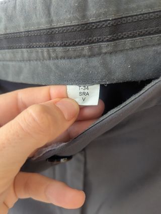 Pantalón de uniforme gris