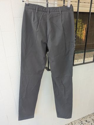 Pantalón de uniforme gris