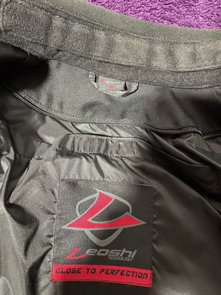 Chaqueta moto negra y amarilla