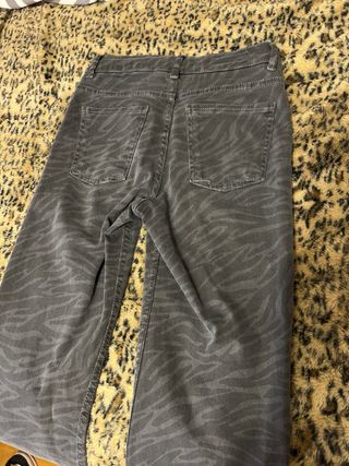 Pantalón Zara Estampado Cebra Gris
