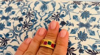 Anillo Mayte Cuéllar Dorado Multicolor Ajustable
