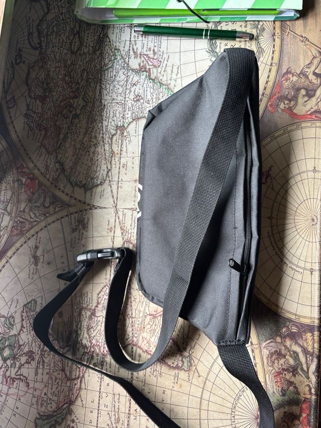 Riñonera Levi's Negra