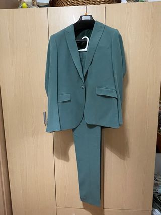 Traje chaqueta y pantalón verde