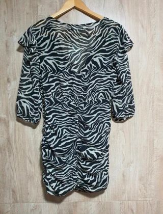 Vestido Bershka estampado cebra