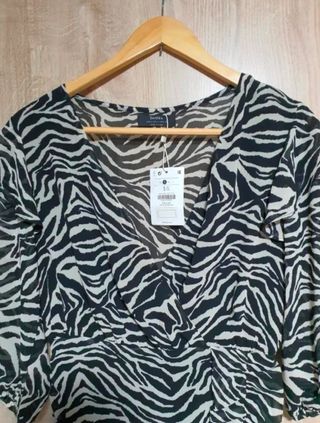 Vestido Bershka estampado cebra