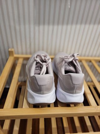 Zapatillas Nike rosa y blancas