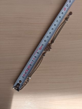 Pulsera de plata con diseño floral 