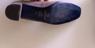 Zapatos Farrutx ante gris Sra.Con un filo dorado .