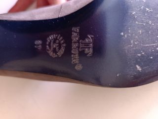Zapatos Farrutx ante gris Sra.Con un filo dorado .