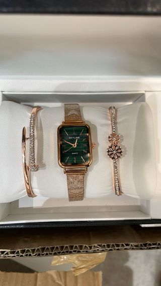 Set de Reloj Skyline y 2 Pulseras Doradas