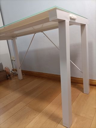 Tavolo da scrivania in metallo e vetro temperato