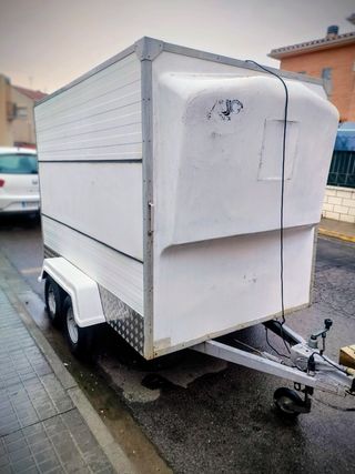 Remolque cerrado doble eje