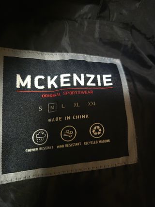 Cazadora McKenzie Negra con Capucha