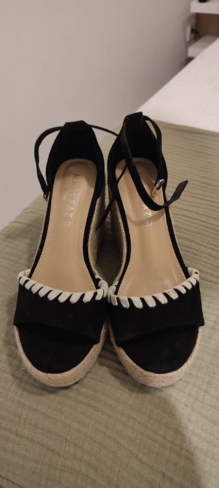 Sandalias cuña Marypaz negras detalle blanco T.37