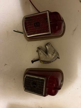 Pilotos Citroen 2CV y Emblema Caballo