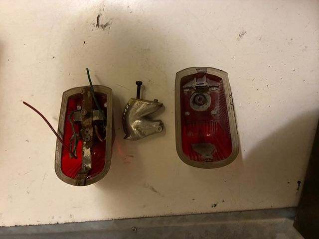 Pilotos Citroen 2CV y Emblema Caballo