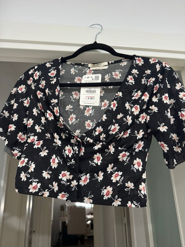 Top floral negro y blanco Pull&Bear talla S