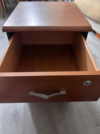 Cajonera de madera marrón