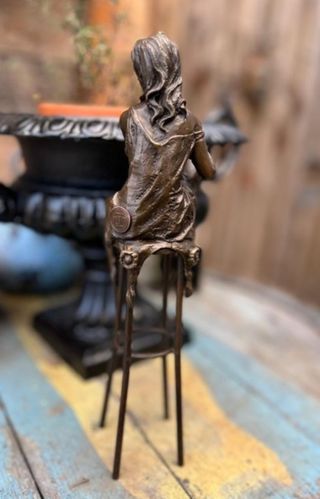 Figura Bronce ArtDeco Mujer Sentada