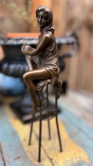 Figura Bronce ArtDeco Mujer Sentada