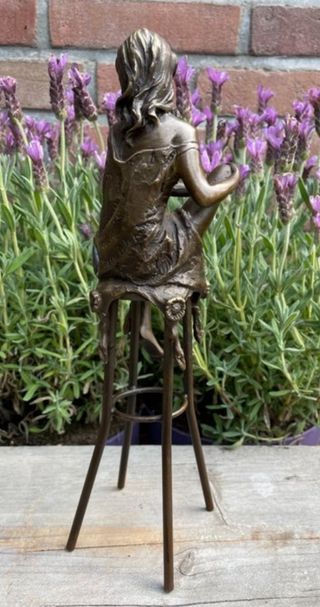 Figura Bronce ArtDeco Mujer Sentada